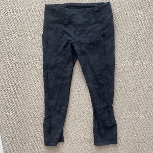 Black camo lululemon workout tights